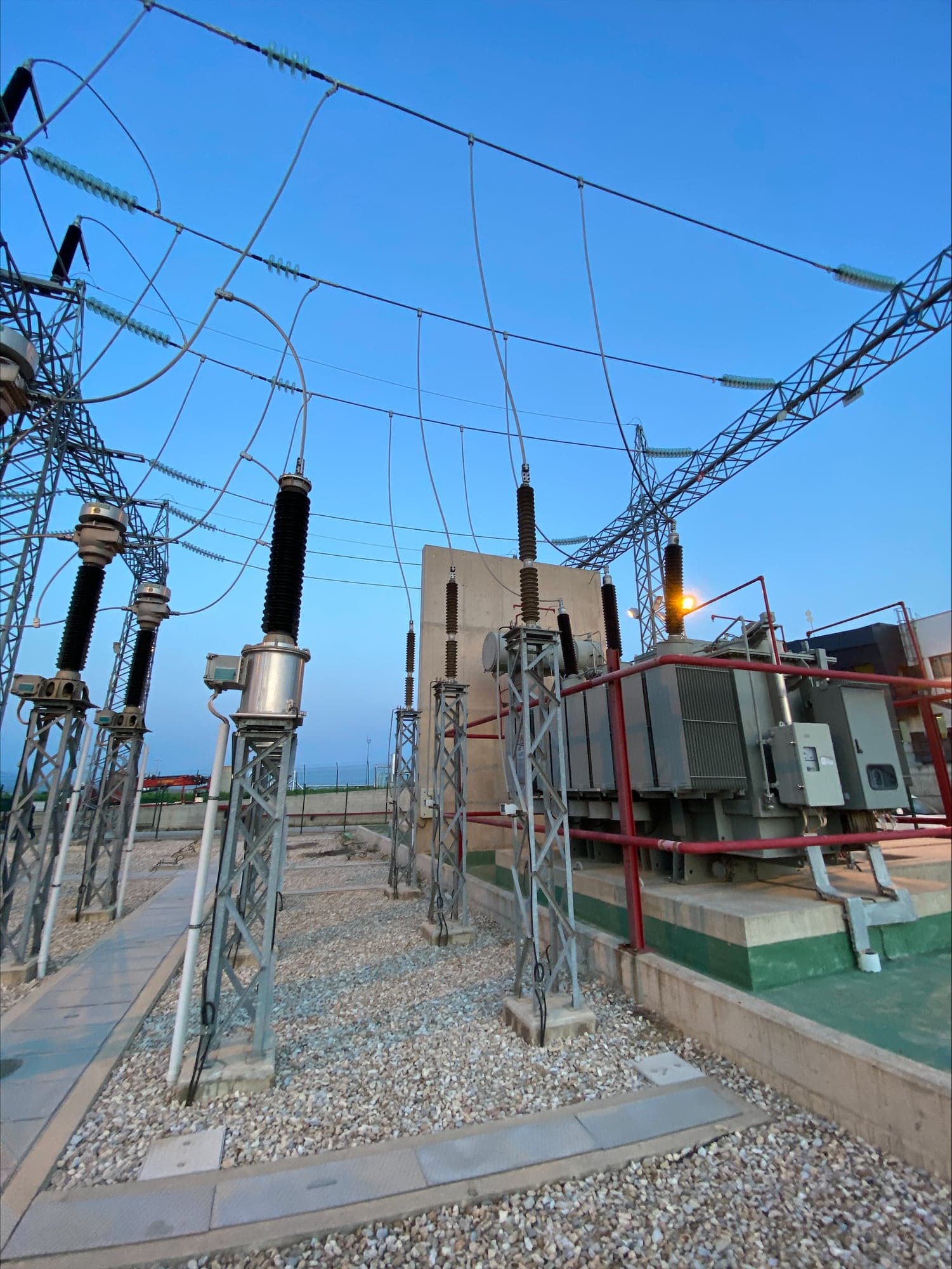 Yüksek gerilim trafo sahasında test ve bakım çalışması